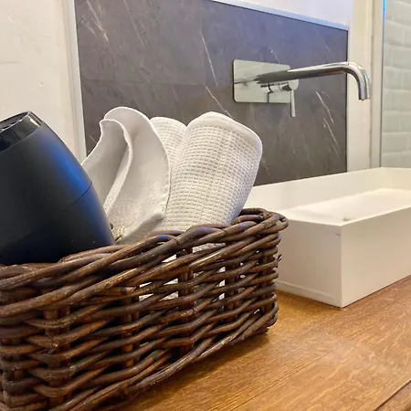 Maison 3 Face A La Cathedrale Ле-Ман